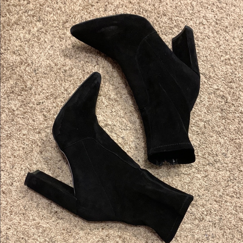 Black Heeled Boots with Chunky Heel and Pointed Toe